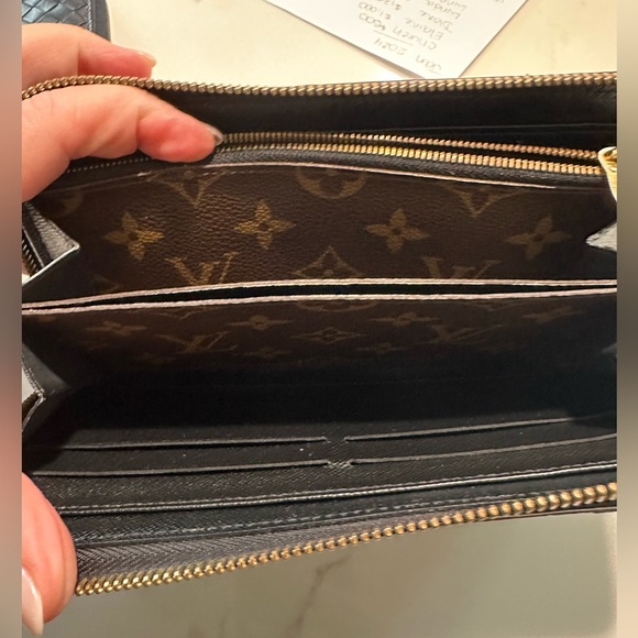 Louis Vuitton Retiro Monogram Wallet - Picture 5 of 7